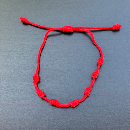 Sieben Knoten Schutzarmband – Rot